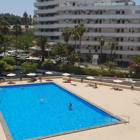 With Pool Américas By Vapagó Tenerife *