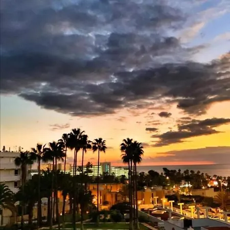 With Pool Americas By Vapago Tenerife